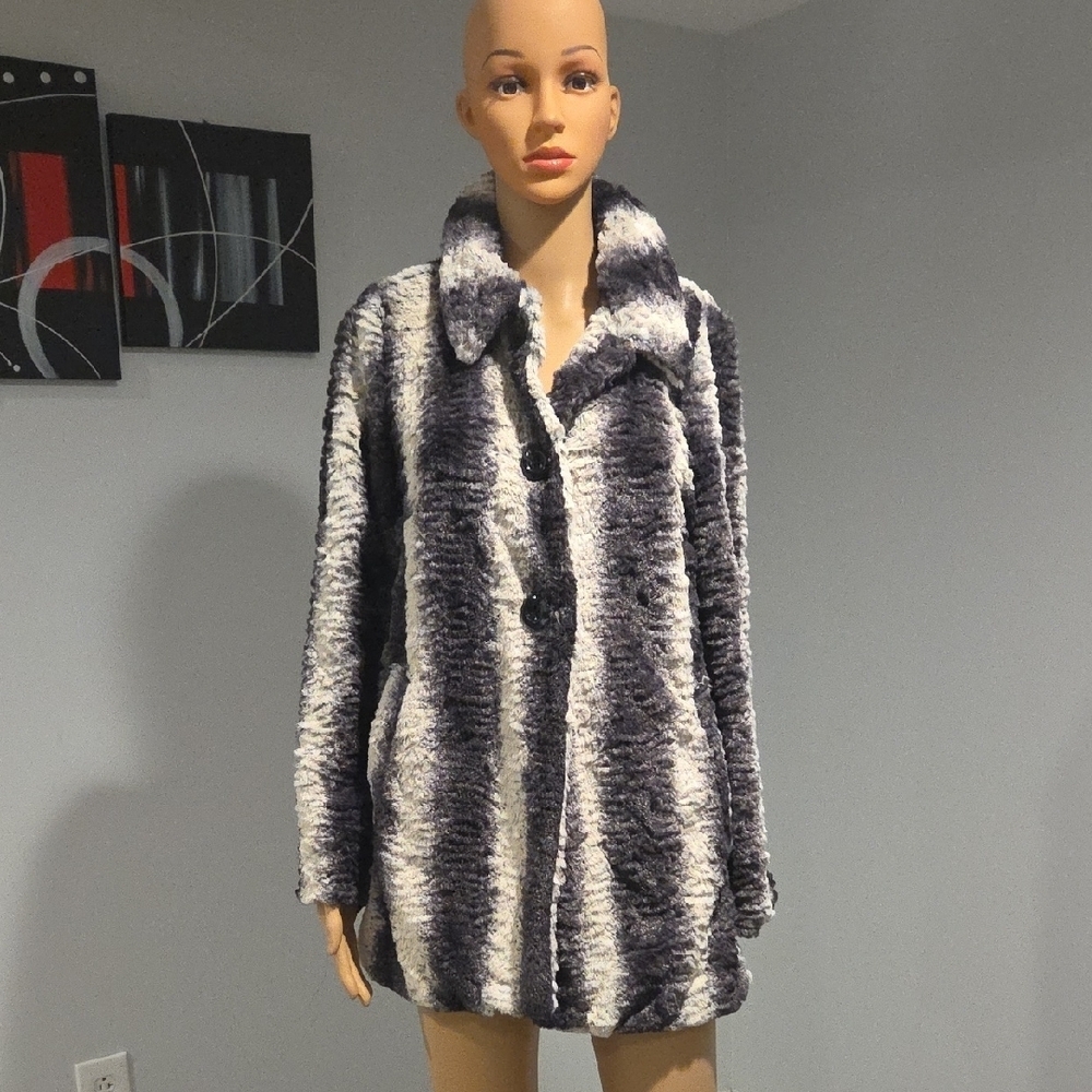 Chic Striped Teddy Jacket in Black and White